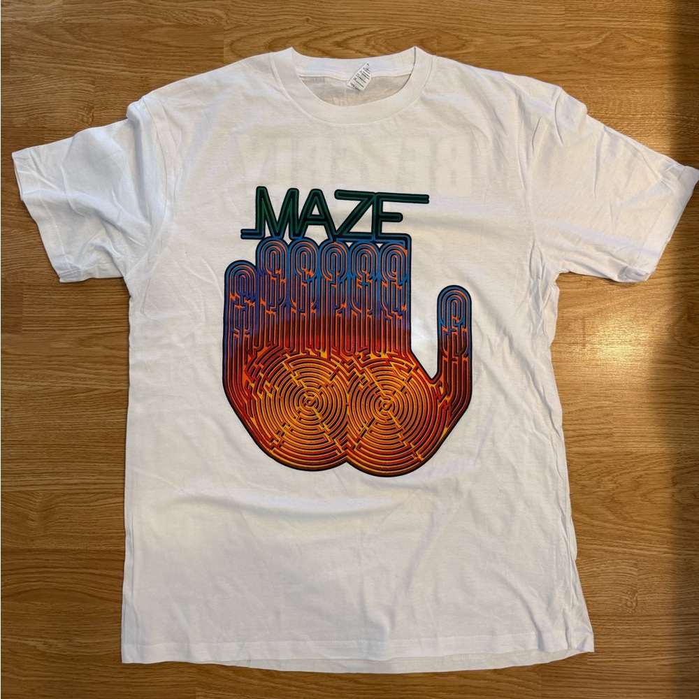 Maze Featuring Frankie Beverly “Legends Never Die” Tribute Tee – Size L